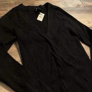 NWT Ribbed VNeck twist front sweater L